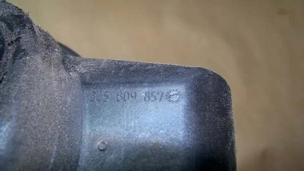 VW Passat B6 Bränsletanklock image 4