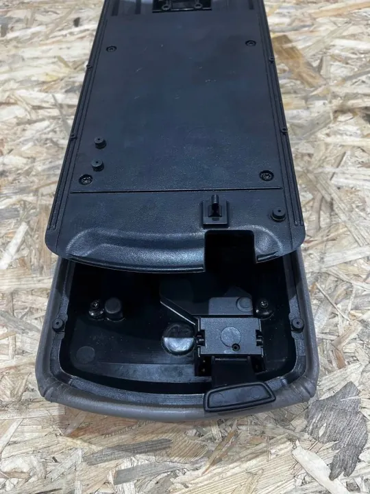 Accoudoir noir standard OEM 9644587377 pour Citroen C5 III X7 image 7