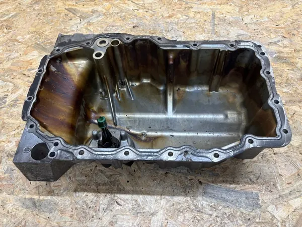 Begagnad VW oljepanna OEM 04E103603G - Personbilar image 2