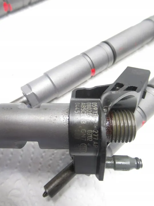 Iniettore Audi 2.7 TDI 3.0 TDI OEM 0445116008 image 3