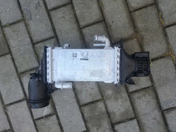 Intercooler Mahle usado OEM 04E145785E VW/Audi image 2