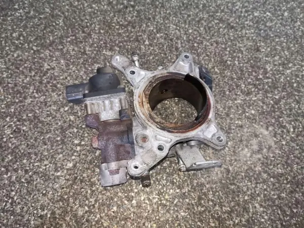 Válvula EGR Subaru usada OEM AA760 2.5L 2010 image 2