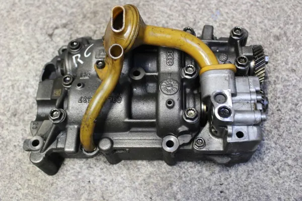 Öljypumppu VW Audi Skoda Seat OEM 03L103537 03L103535 image 2