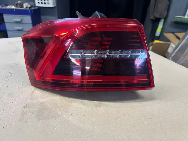VW PASSAT B8 LUZ TRASERA IZQUIERDA LED 3G9945207K image 2