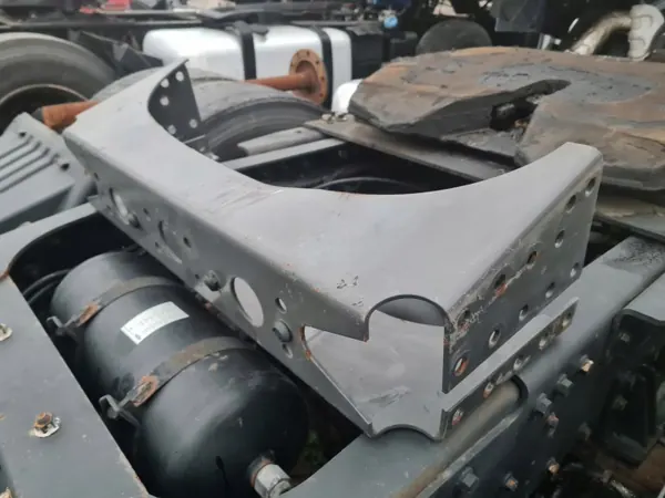 OEM 21628876 Poutre Arrière pour Renault Volvo Camions image 3