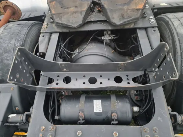 OEM 21628876 Poutre Arrière pour Renault Volvo Camions image 4