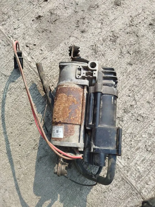 2011 BMW 5 GT F07 Rear Air Suspension Compressor image 2