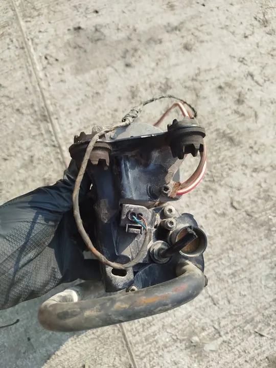 2011 BMW 5 GT F07 Rear Air Suspension Compressor image 3