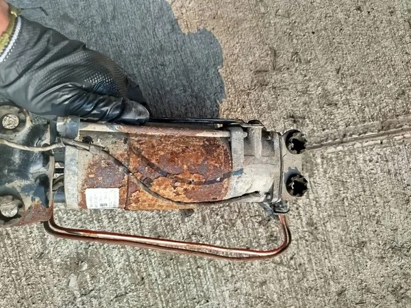 2011 BMW 5 GT F07 Rear Air Suspension Compressor image 4