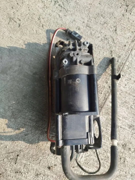 2011 BMW 5 GT F07 Rear Air Suspension Compressor image 6