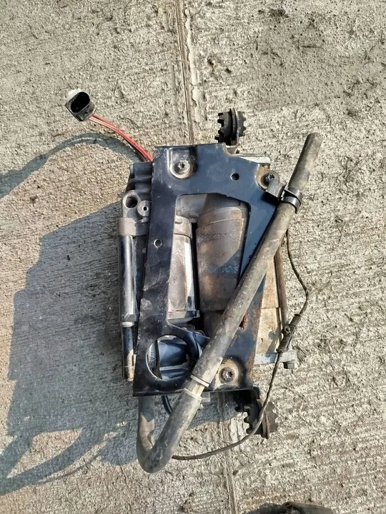 2011 BMW 5 GT F07 Rear Air Suspension Compressor image 7