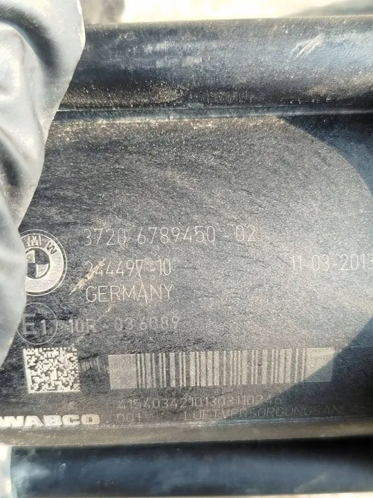 2011 BMW 5 GT F07 Rear Air Suspension Compressor image 8