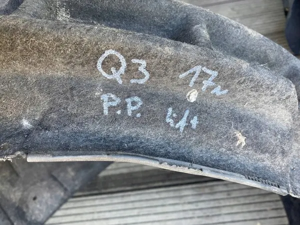 AUDI Q3 LIFT 8U Oikea Etu Lokasuoja 8U0821172E image 6