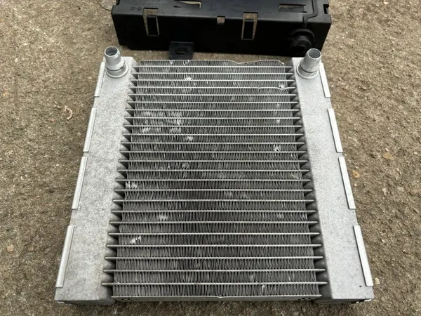 Vattensradiator Mercedes AMG A0995003203 image 3