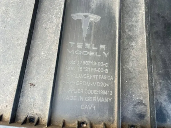 Cache inférieur pare-chocs avant Tesla Model Y OEM 198413 image 9