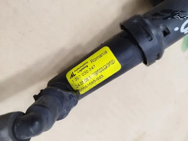 Ajovalopesuri vasen+oikea etu Volvo C30 OEM 30661085 image 3