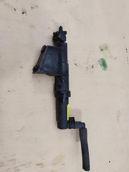 Ajovalopesuri vasen+oikea etu Volvo C30 OEM 30661085 image 4