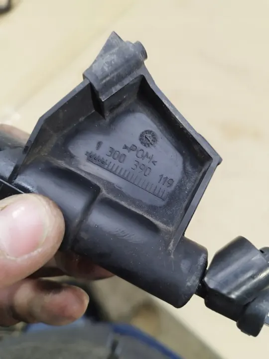 Ajovalopesuri vasen+oikea etu Volvo C30 OEM 30661085 image 5
