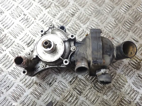 Vattenpump Audi Q7 I 4L 4.2 V8 FSI image 2