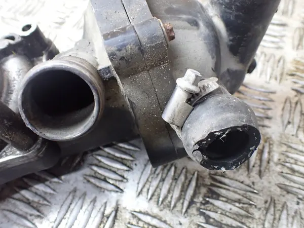 Vattenpump Audi Q7 I 4L 4.2 V8 FSI image 3