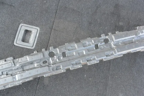 Audi A5 Etupuskuri Iskuvaimennin OE 8W6807550D image 3