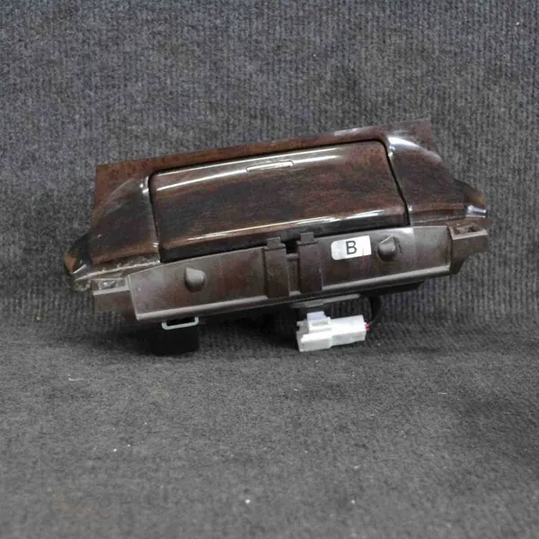 Cendrier Lexus LS OEM 1A421027G - État d'occasion image 4