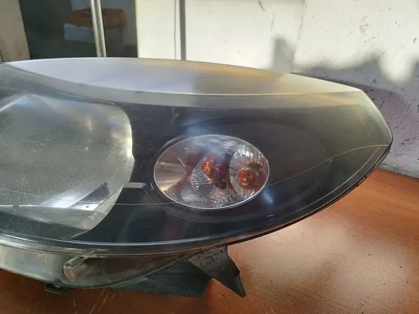 Vasen etuvalaisin Dacia Sandero image 2