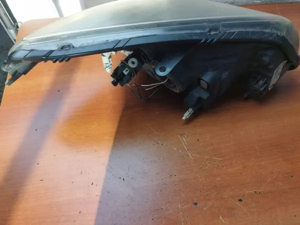 Vasen etuvalaisin Dacia Sandero image 3