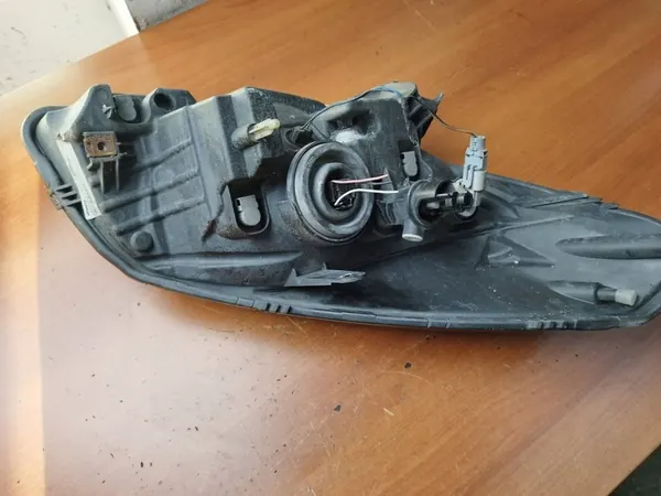 Vasen etuvalaisin Dacia Sandero image 4