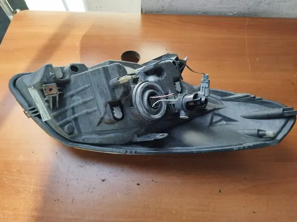 Vasen etuvalaisin Dacia Sandero image 5