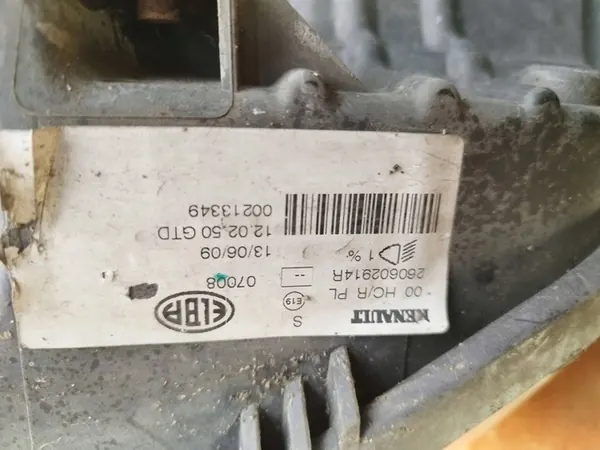 Vasen etuvalaisin Dacia Sandero image 6