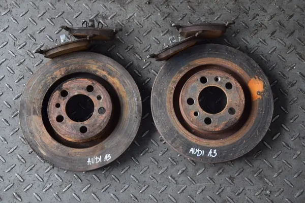 Discos de Travão Dianteiros com Pastilhas para Audi A3 1.9 TDI image 2
