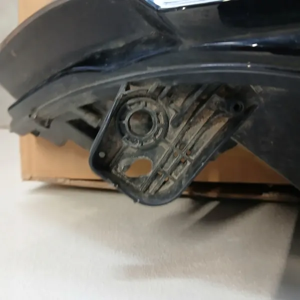 PEUGEOT 308 II T9 LIFT 17- Oikea Etuvalaisin OEM image 5