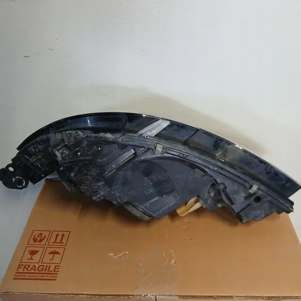 PEUGEOT 308 II T9 LIFT 17- Oikea Etuvalaisin OEM image 7