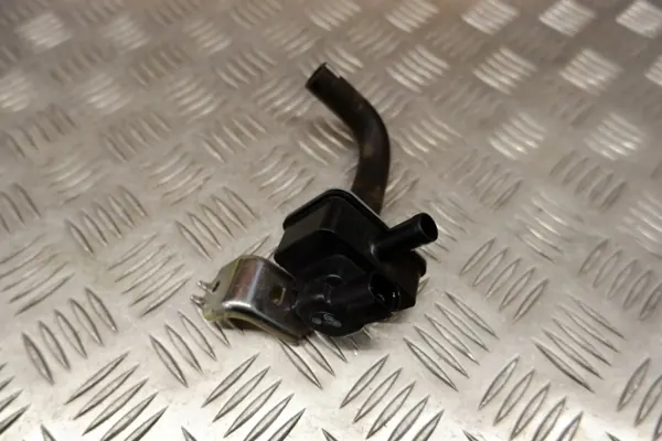 Undertrycksventil Toyota Yaris Cross OEM 90910-TC005 image 6