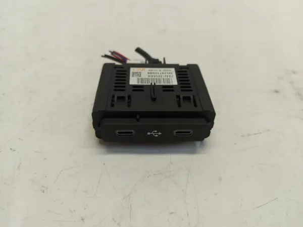 Tomada USB Renault OEM 284H38566R - Peça usada image 2