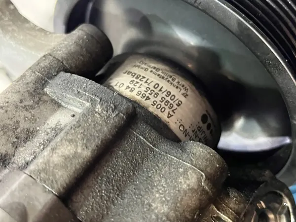 Servostyrningspump Mercedes W207 350CDI A0054668401 image 2