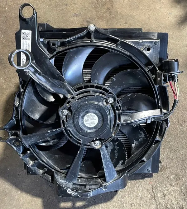 Porsche Taycan Ilmastointikompressori OEM 9J1260403 image 2