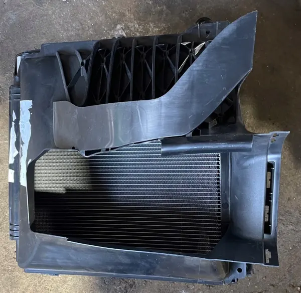 Porsche Taycan Ilmastointikompressori OEM 9J1260403 image 4