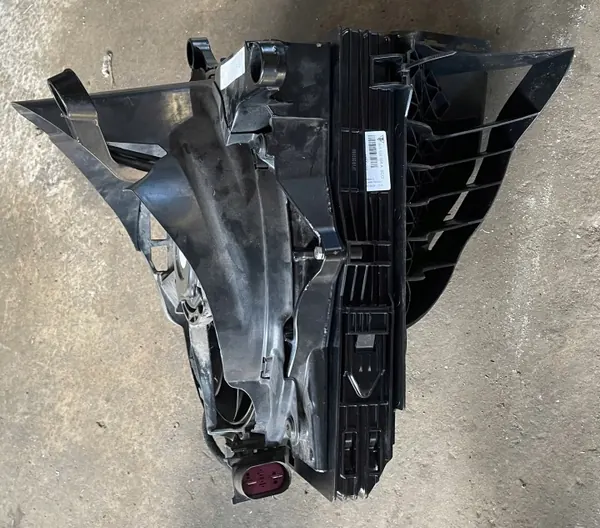 Porsche Taycan Ilmastointikompressori OEM 9J1260403 image 5