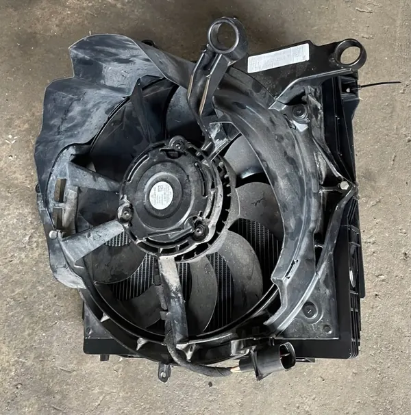Porsche Taycan Ilmastointikompressori OEM 9J1260403 image 6