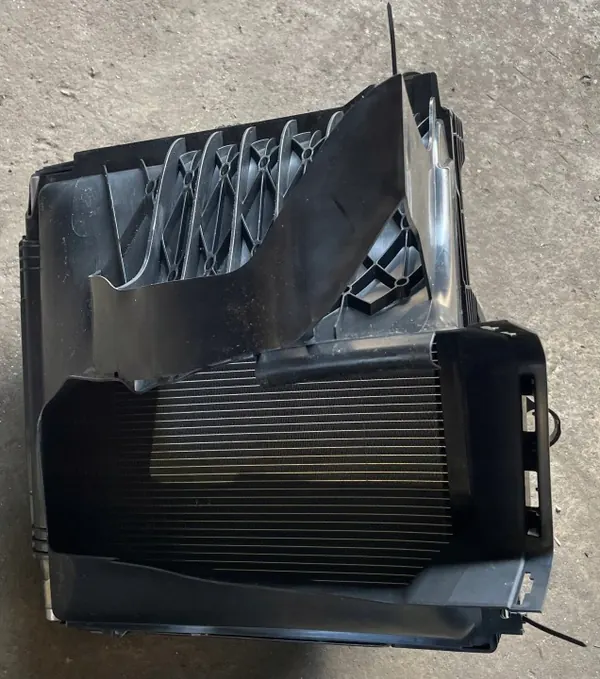 Porsche Taycan Ilmastointikompressori OEM 9J1260403 image 8