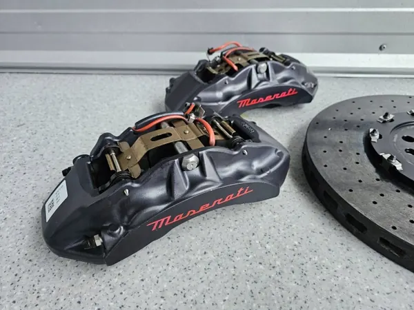 Maserati MC20 Keramiska bromsskivor & bromsok OEM 670306941 image 6