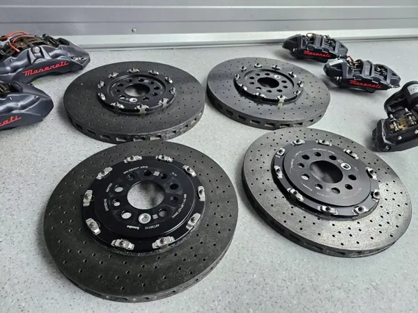 Maserati MC20 Keramiska bromsskivor & bromsok OEM 670306941 image 7