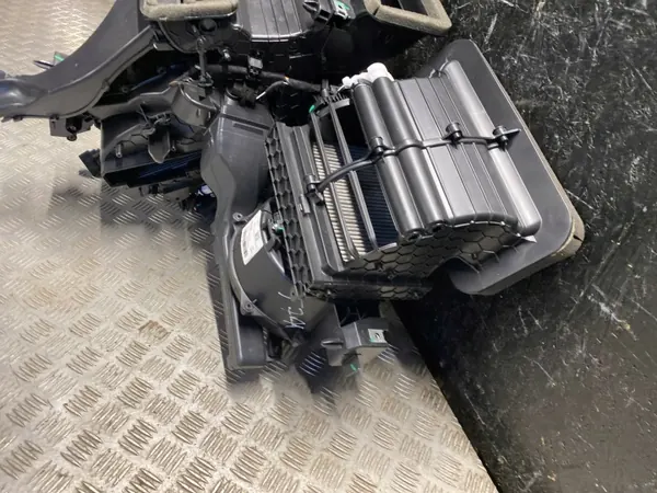 Jeep Compass 2020 Fläktkåpa OEM 00521546110 image 3