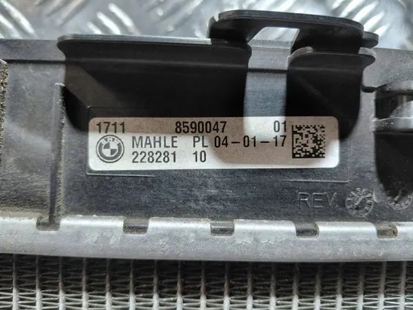Radiador de agua BMW OEM 8590047 9364258 Usado image 3