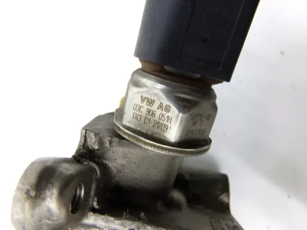 Rampe d'injection 1.4 TSI CAX VW Touran Golf VI Passat Altea image 5