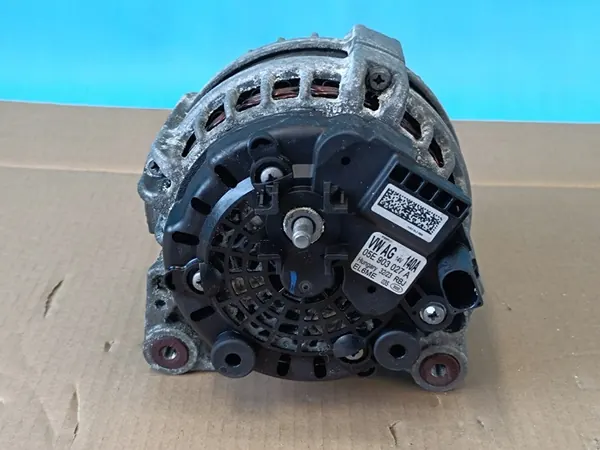 VW Passat B8 Variant 1.5 TSI Vaihtovirtageneraattori 05E903027A image 2