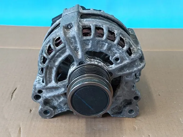 VW Passat B8 Variant 1.5 TSI Vaihtovirtageneraattori 05E903027A image 5