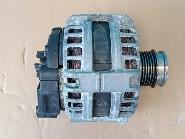 VW Passat B8 Variant 1.5 TSI Vaihtovirtageneraattori 05E903027A image 7